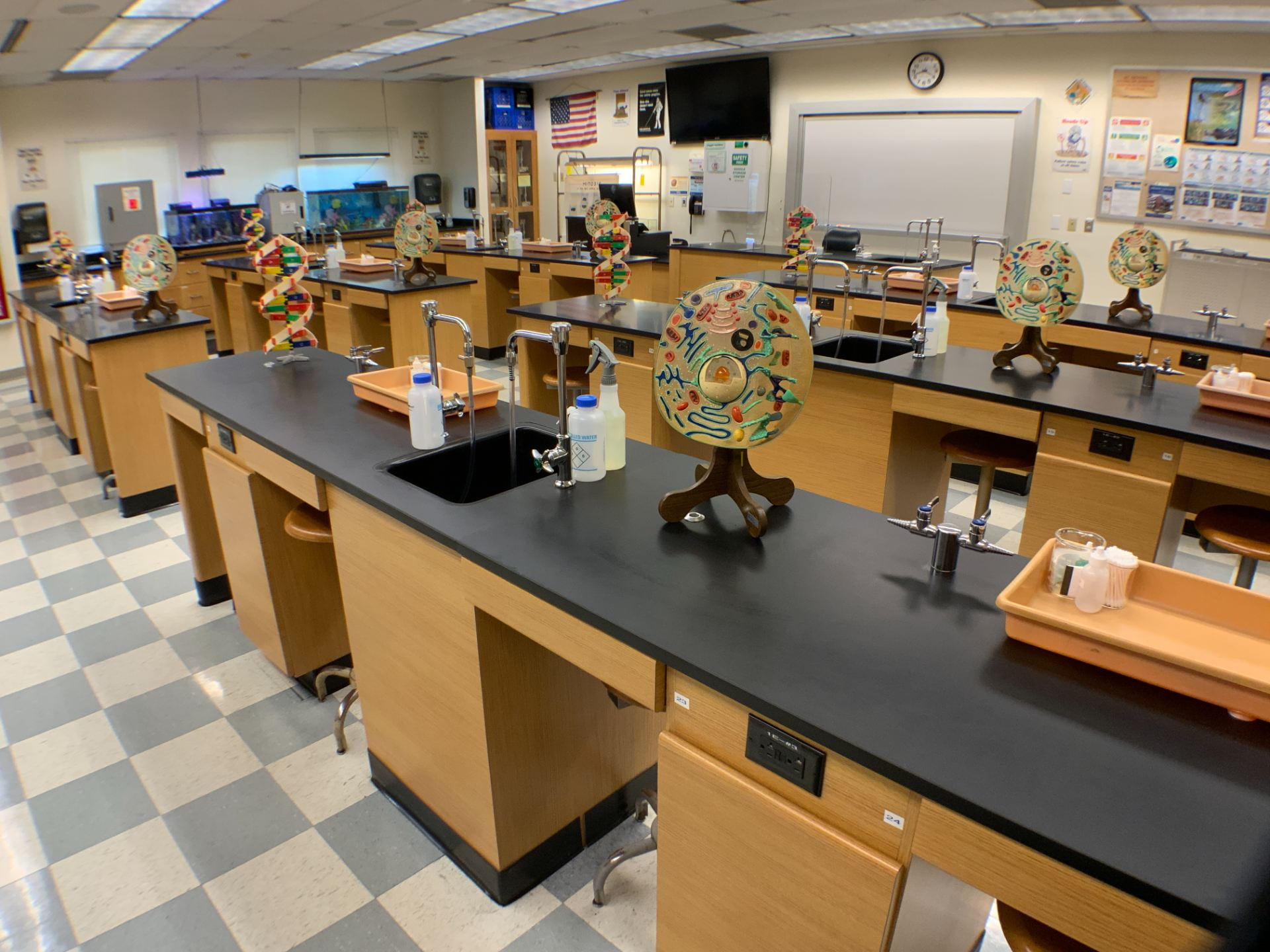 Image of North Campus Biology Lab building 57 room 178.